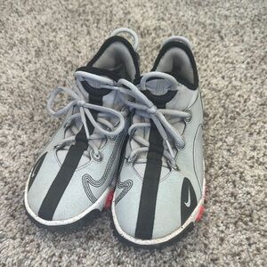 Nike Gray and Black Sneakers with Bold Pattern